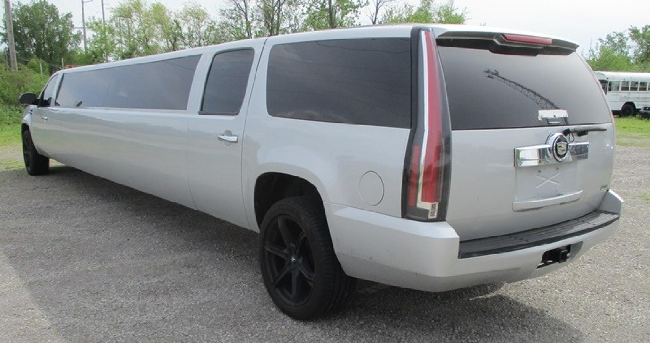 2011 Silver /Black Chevrolet Suburblade , located at 1725 US-68 N, Bellefontaine, OH, 43311, (937) 592-5466, 40.387783, -83.752388 - Photo #1